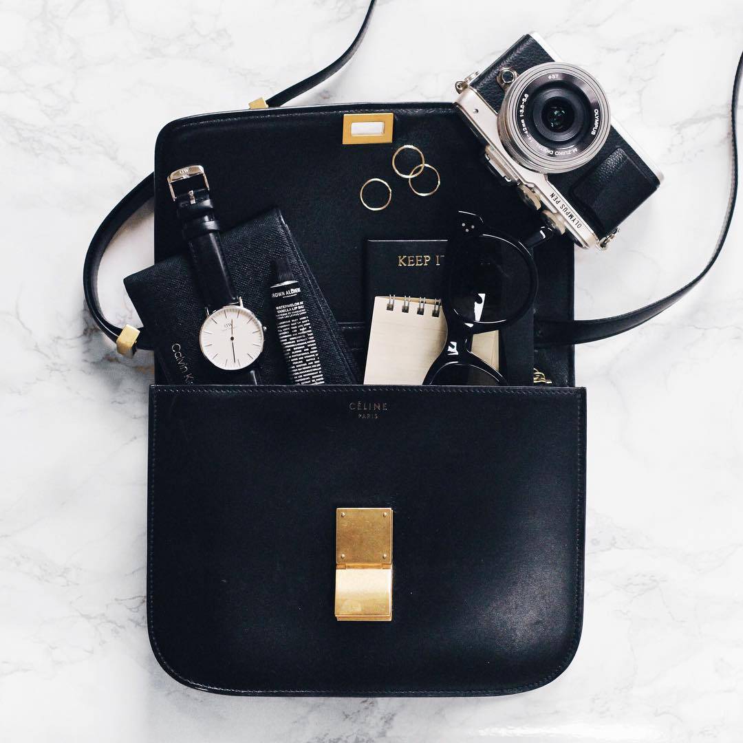 blogger-handbag-essentials