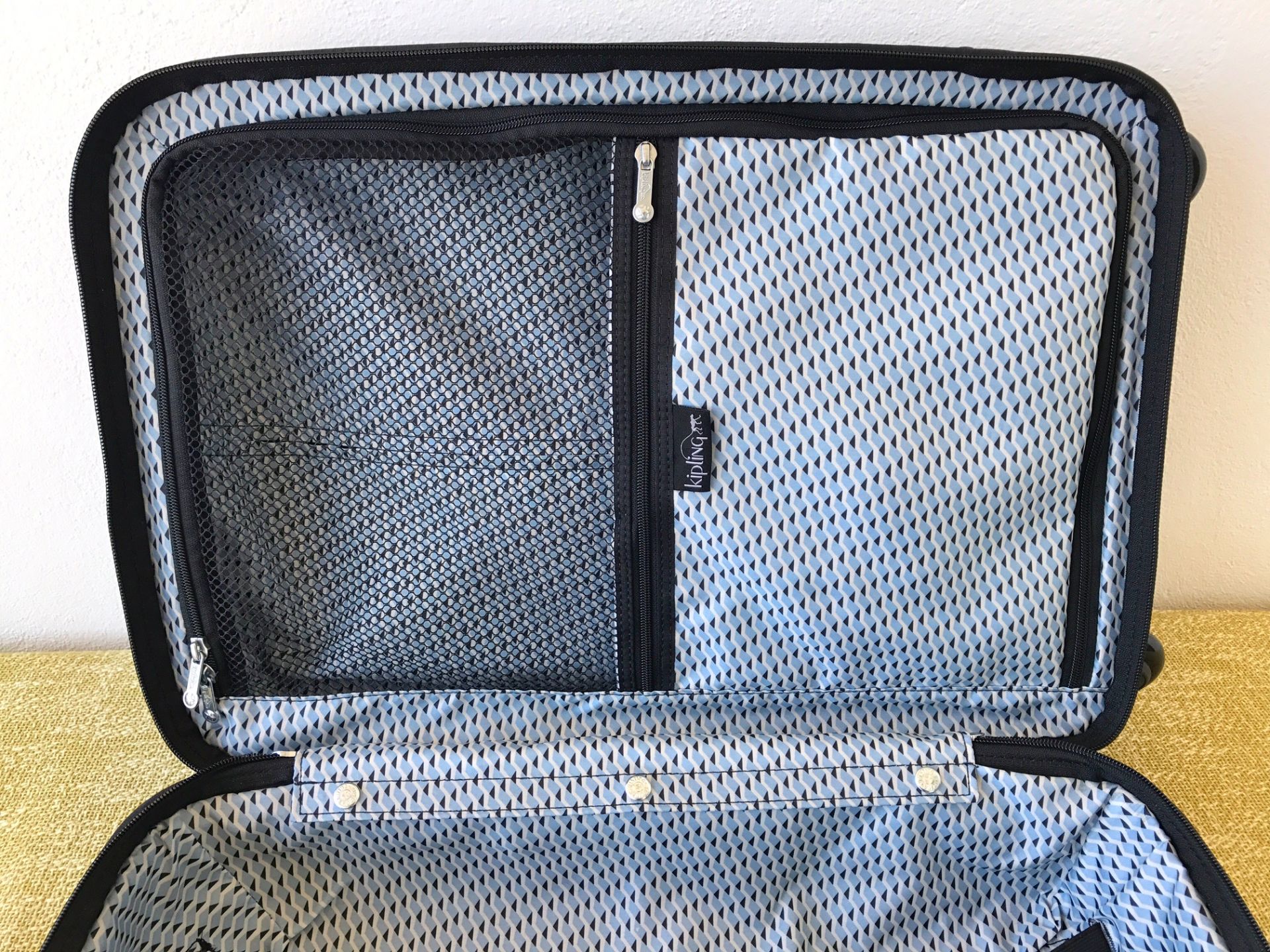 kipling-super-hybrid-suitcase