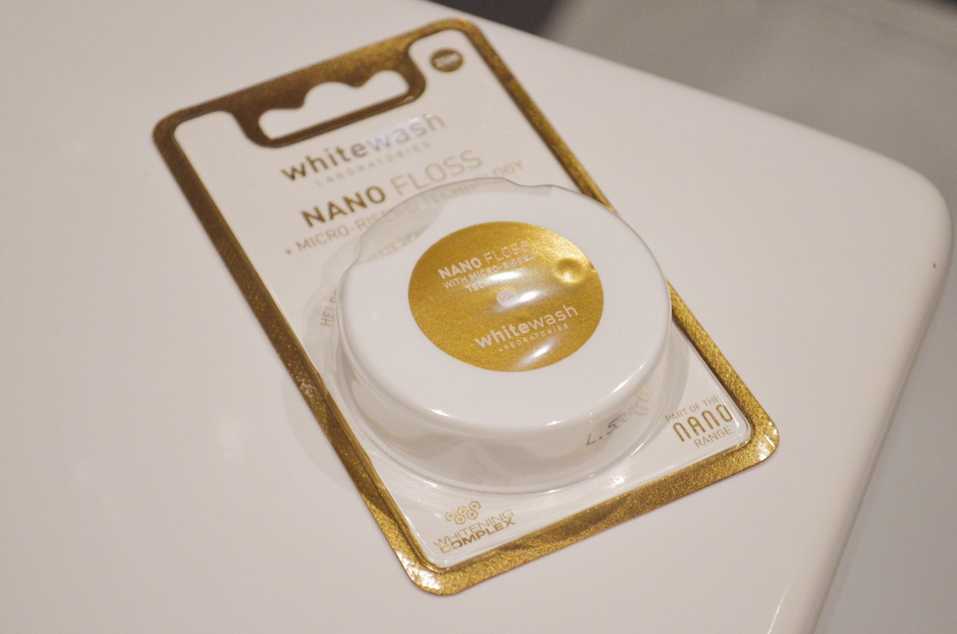 nano-whitening-floss