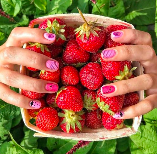 strawberry-nail-art-design