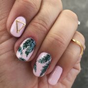 palm-nails-summer-manicure-trend
