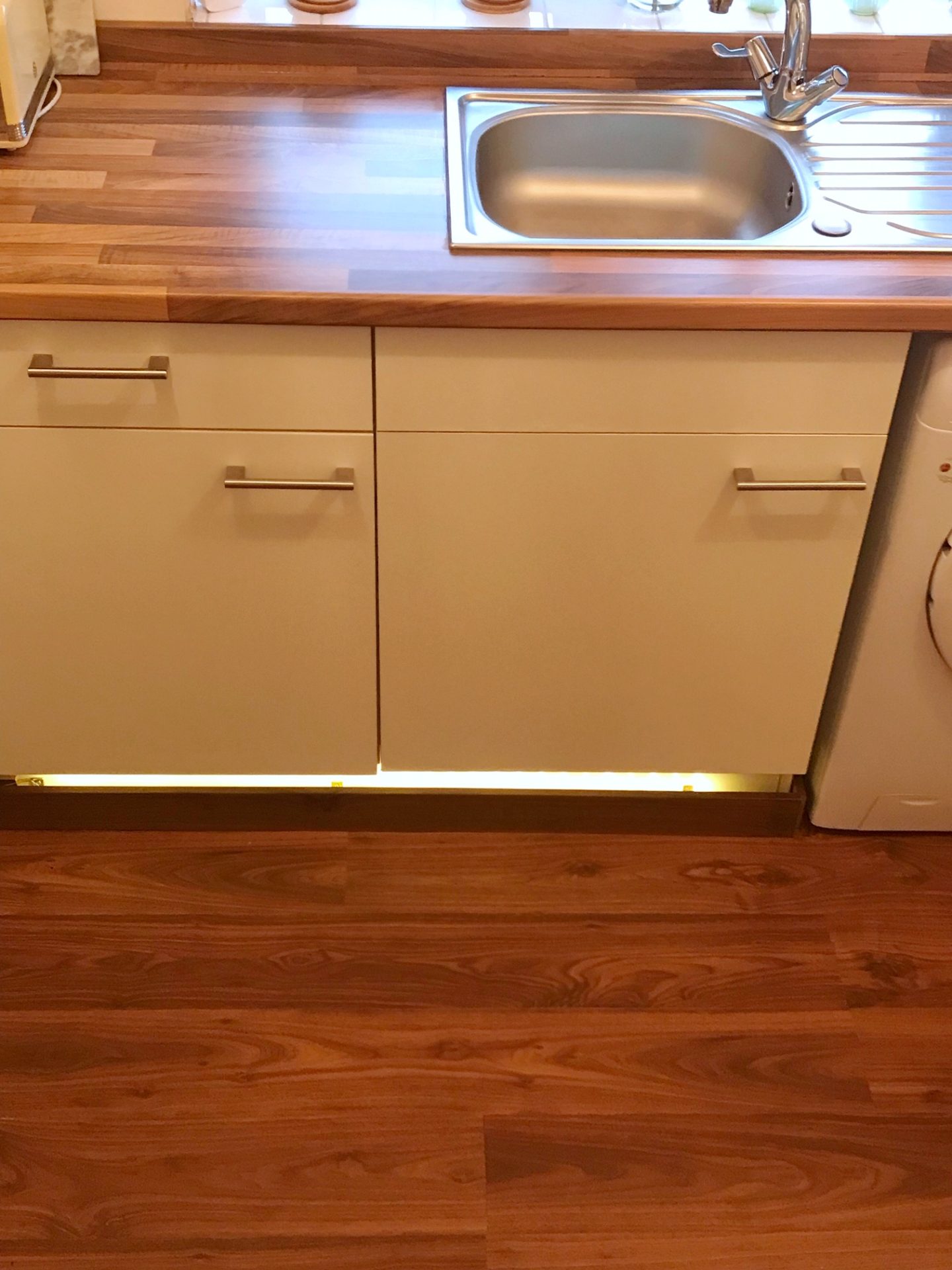 kitchen-decor-wooden-flooring
